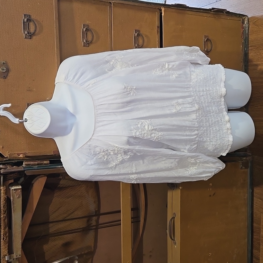 NWT PARALLEL SKIES WHITE EMBROIDERED TUNIC.  #6560